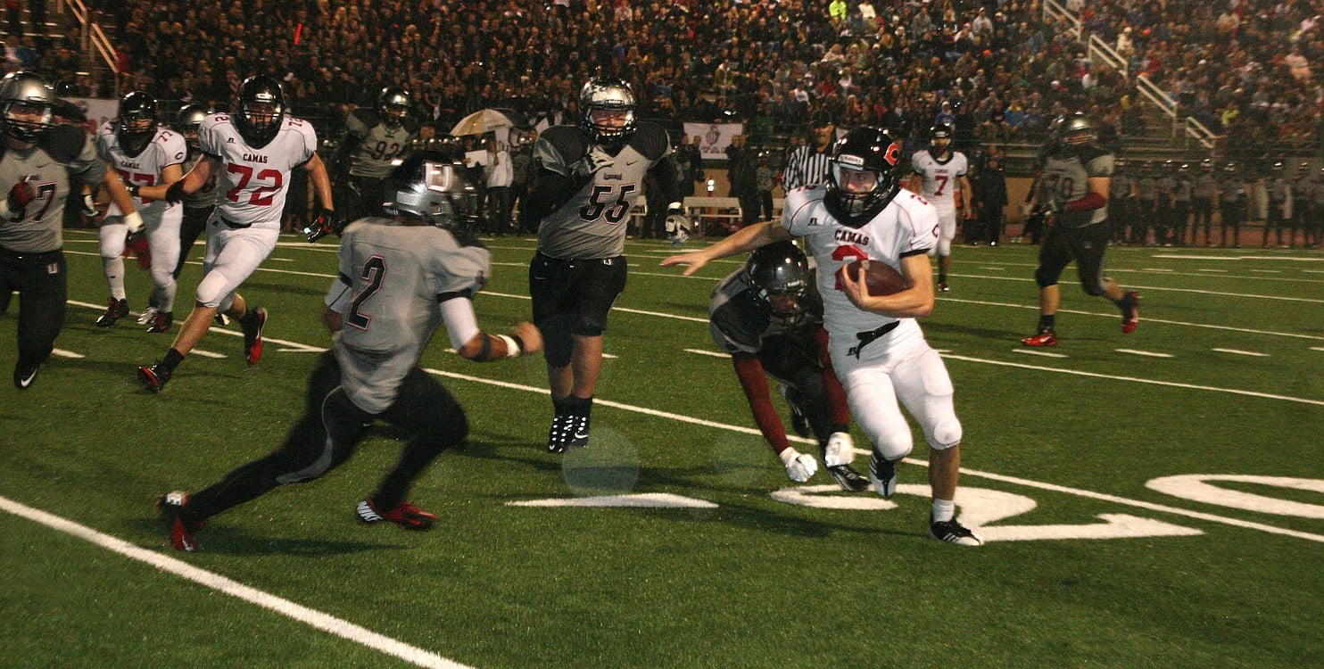 Zach Eagle weaves around the Union defenders Friday, at McKenzie Stadium. The Camas High School junior had a touchdown catch, a fumble recovery and an interception to help the Papermakers beat the Titans 22-0.
