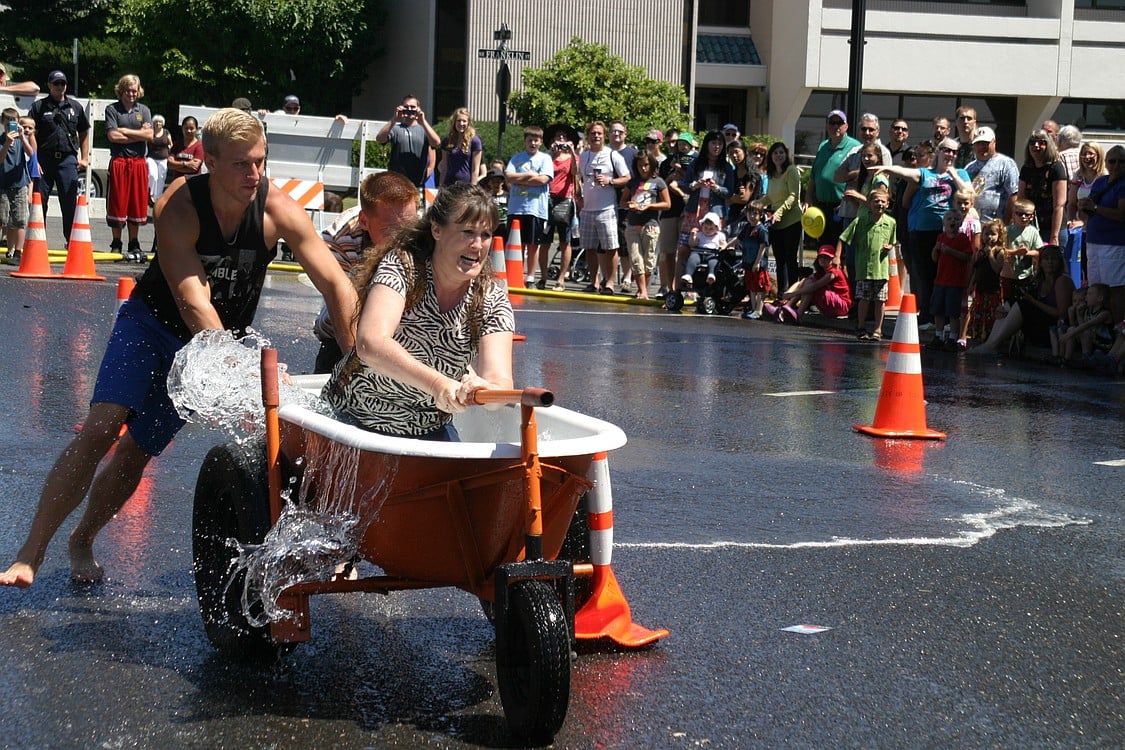 Bathtub races 2013