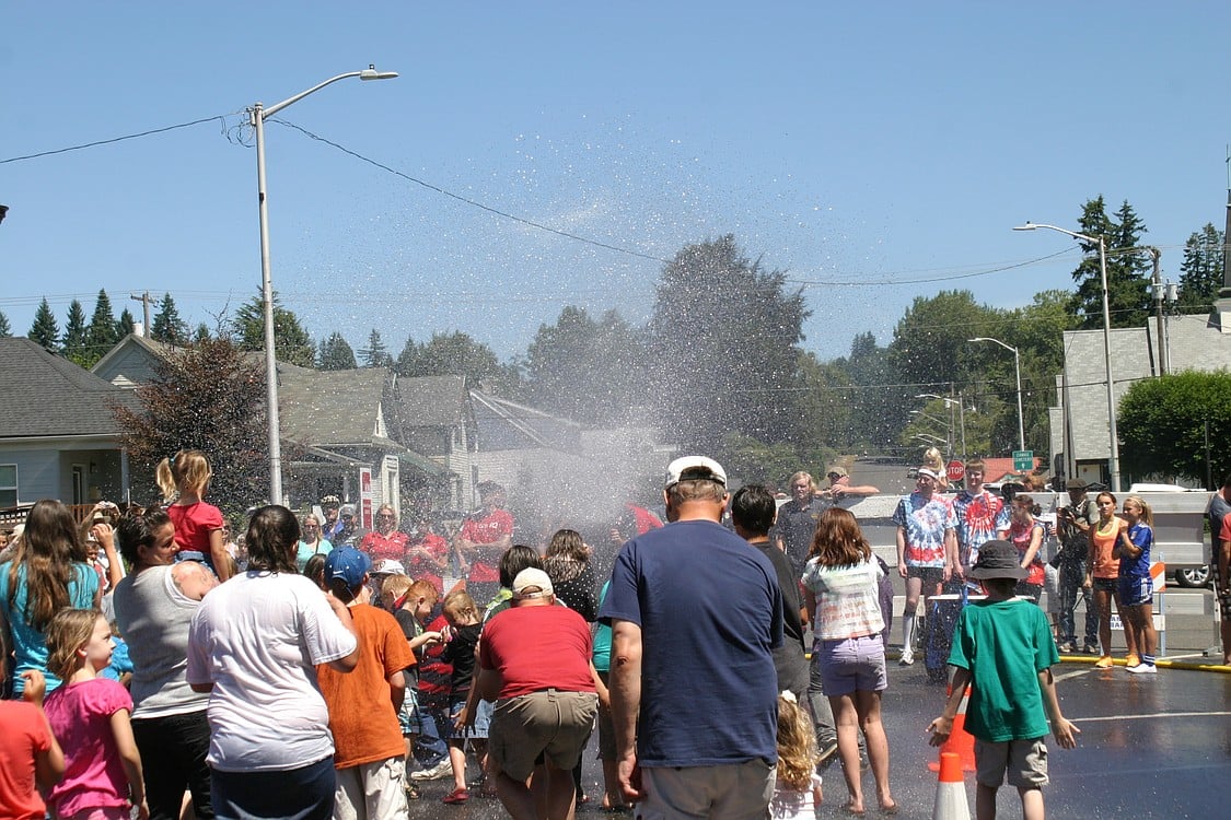 Bathtub races 2013