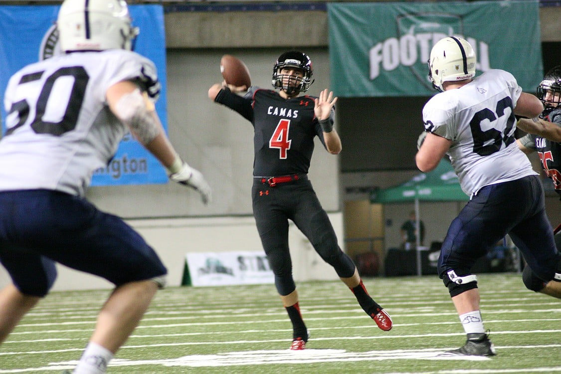 Reilly Hennessey throws a pass.