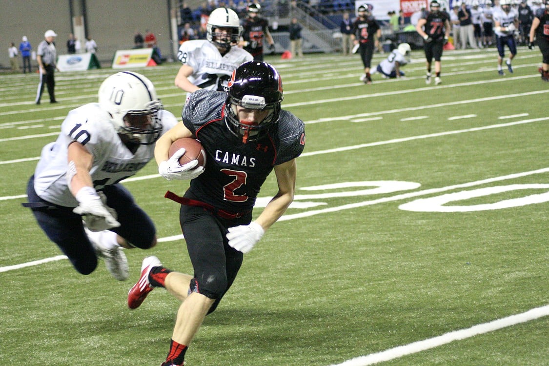 Zach Eagle dodges a defender on his way down the football field.