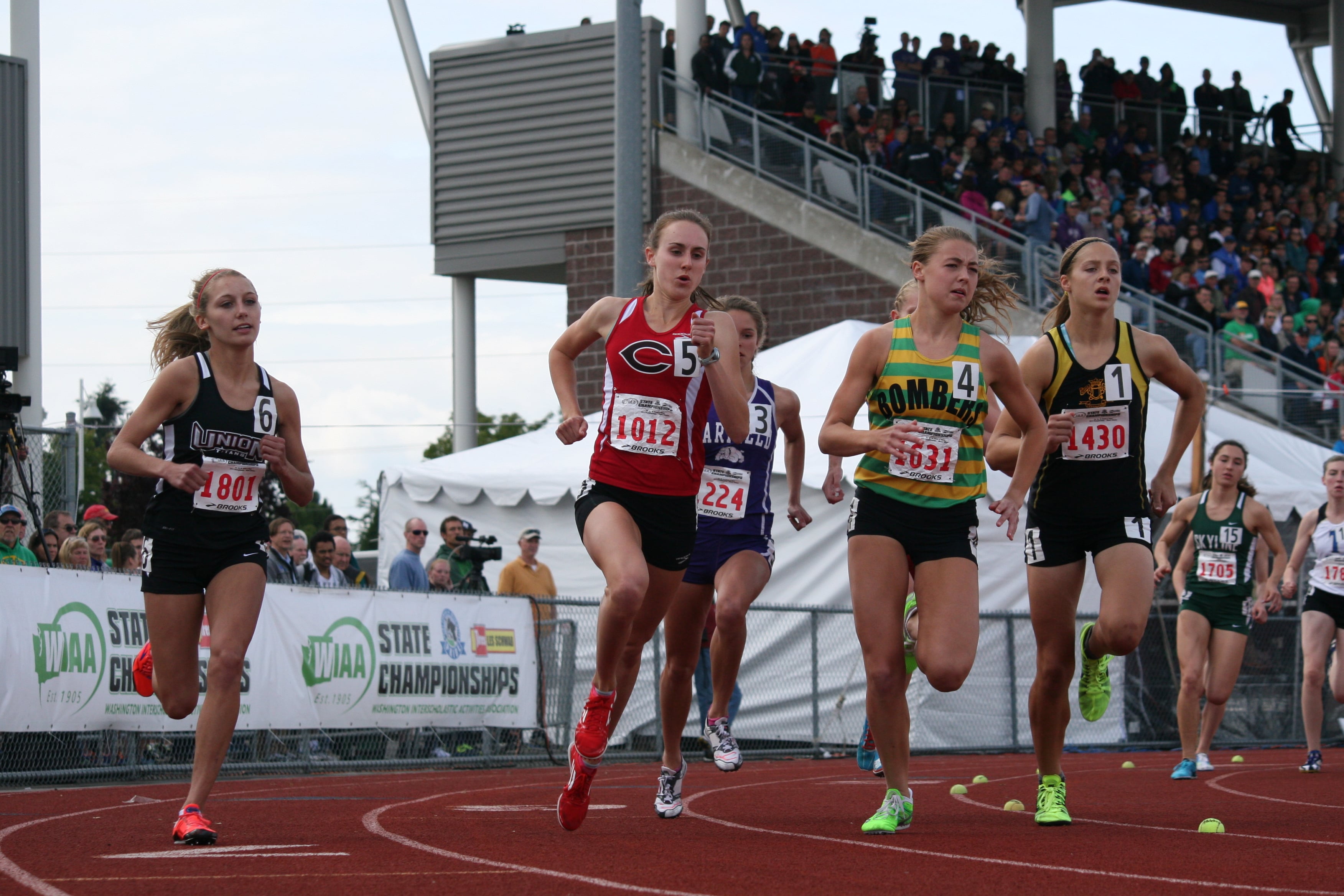 Excellent start by Alexa Efraimson in the 1,600 state championship race.