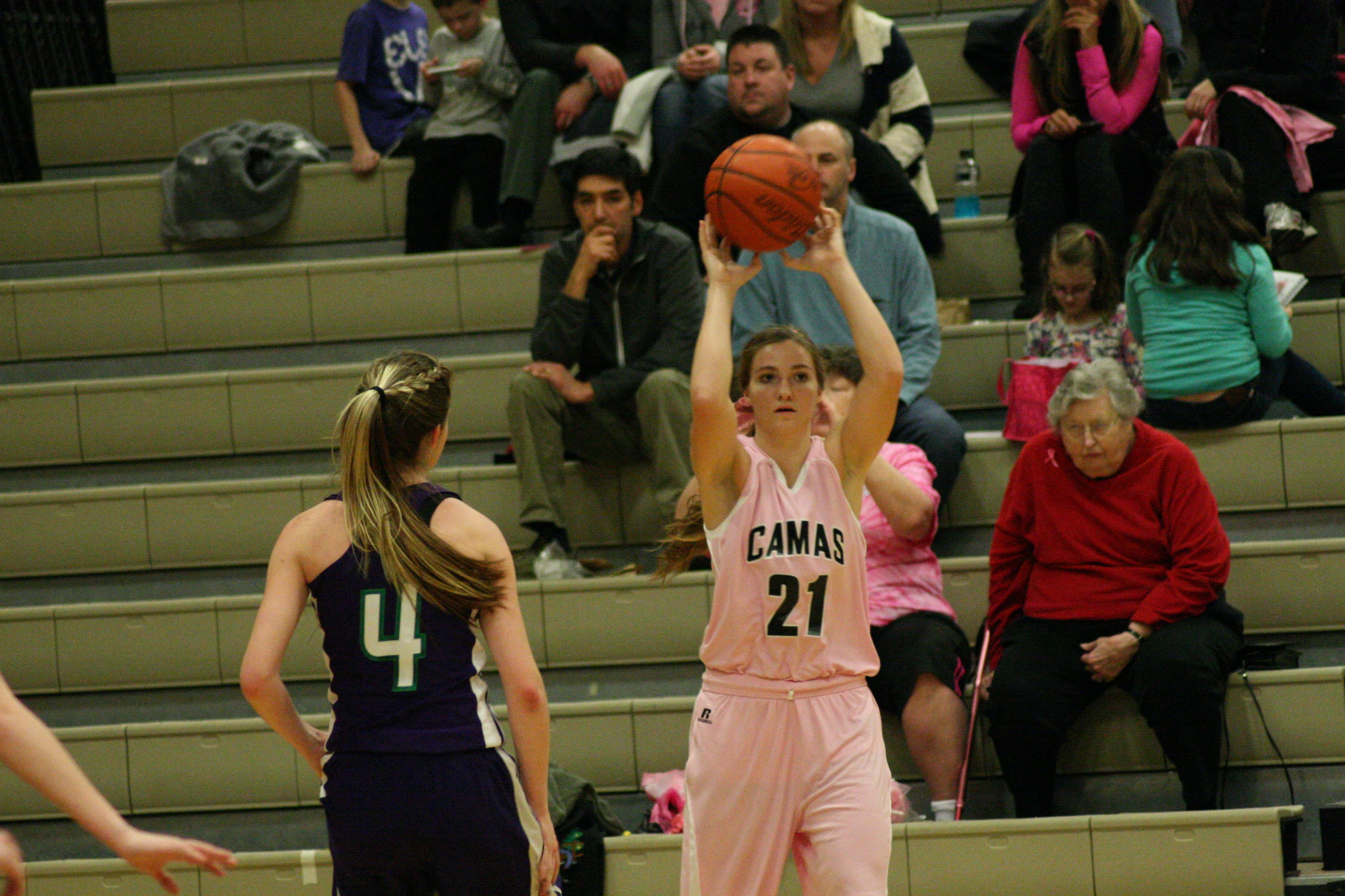 Rachel Rice makes a pass.