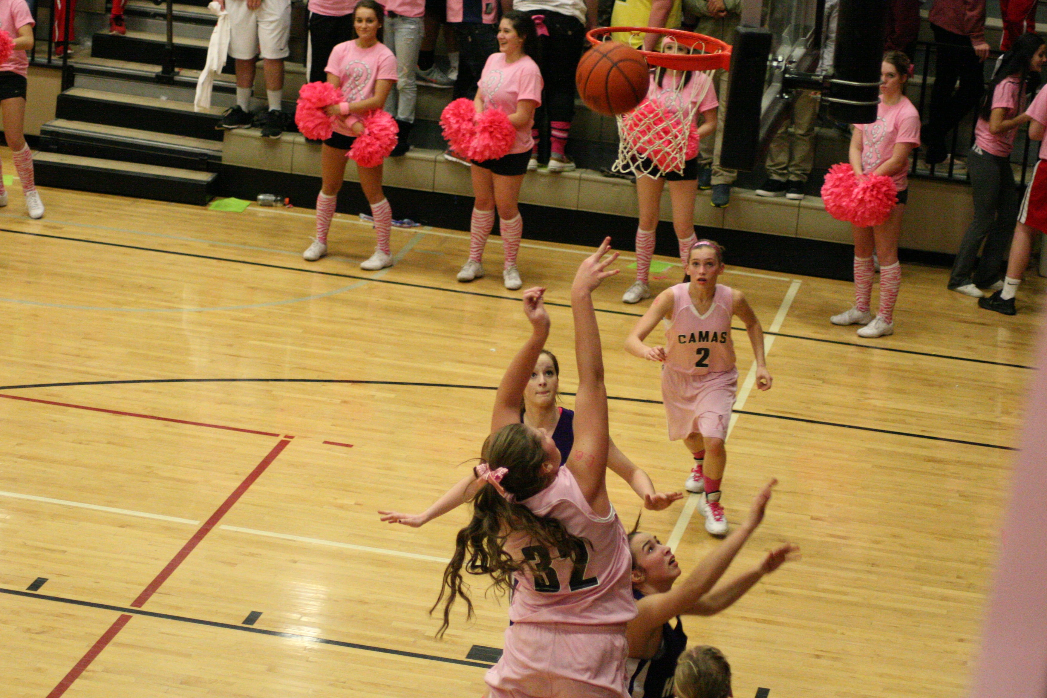 Nikki Corbett makes a basket for the Papermakers.