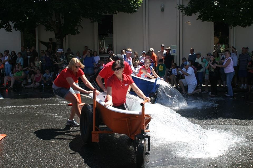 Bathtub races 2013