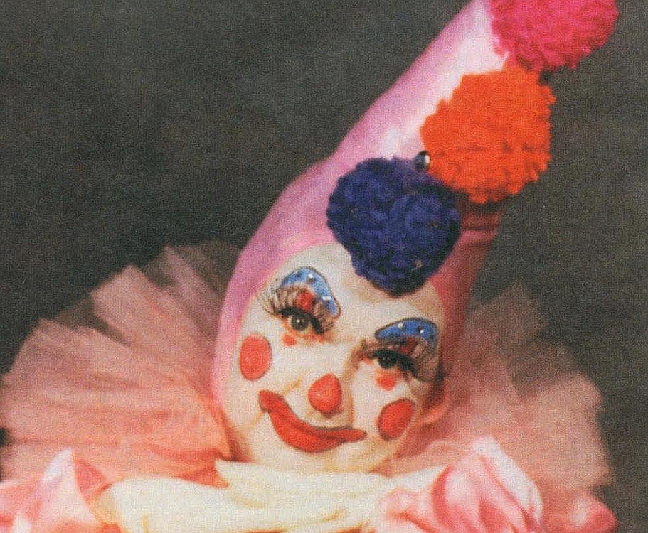 Svidran played the role of Happy the Clown for 25 years. She has also spent 70 years performing in theater, during which time she met and worked with actors including Bing Crosby, Bob Hope, Roz Russell, Jane Reeves, Jared Leto, Cameron Diaz, Kelsey Grammer and Robert Guillaime.