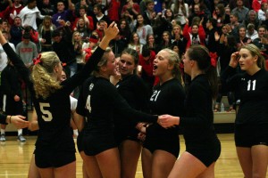 The Papermakers clinched the district volleyball championship after a three-set victory against the Union Titans Wednesday, at Camas High School.