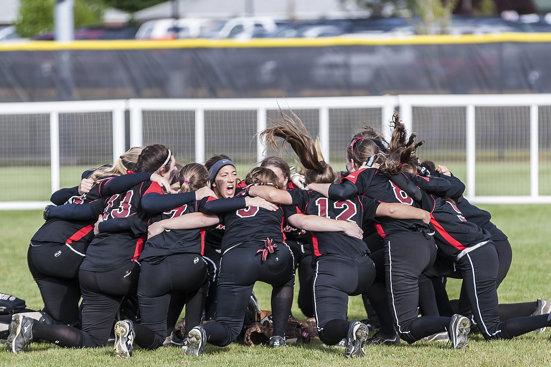 The Papermakers get fired up for the state championship game.