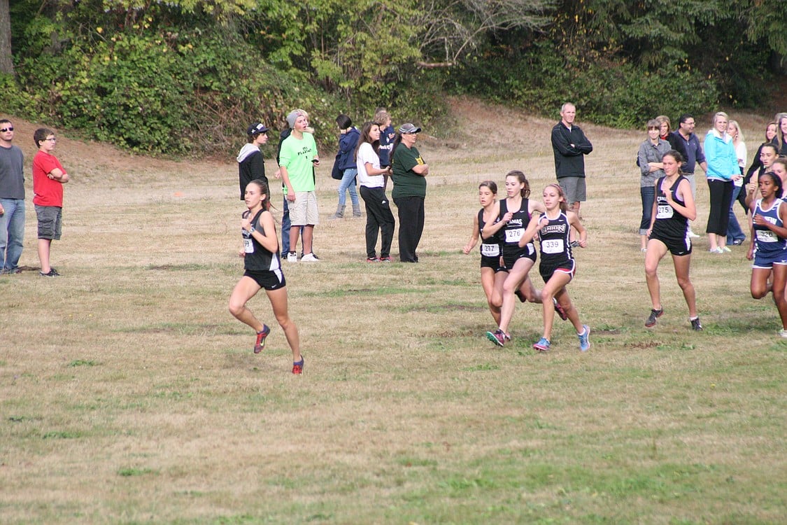 Alexa Efraimson leads from the start of the 4A girls district race.