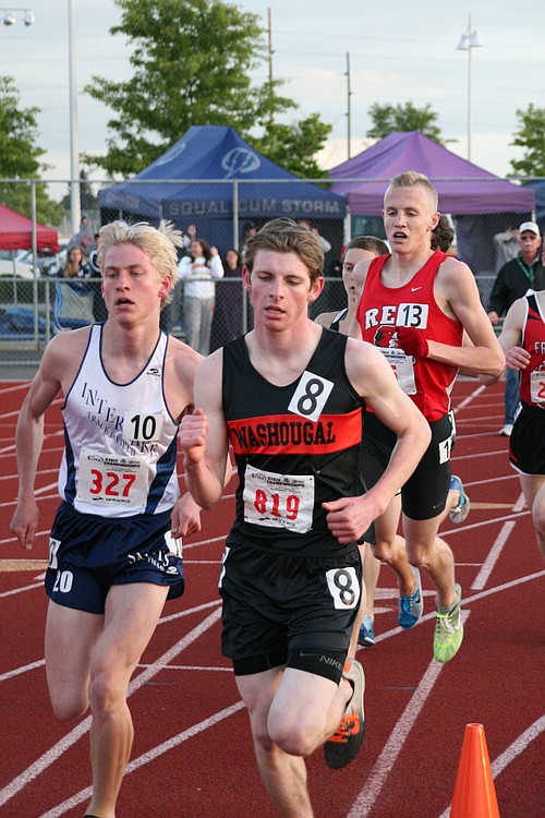 Sean Eustis earned 11th place in the 3,200.