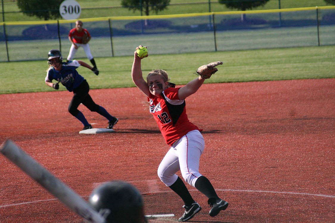 Sarah Nidick delivers a pitch.