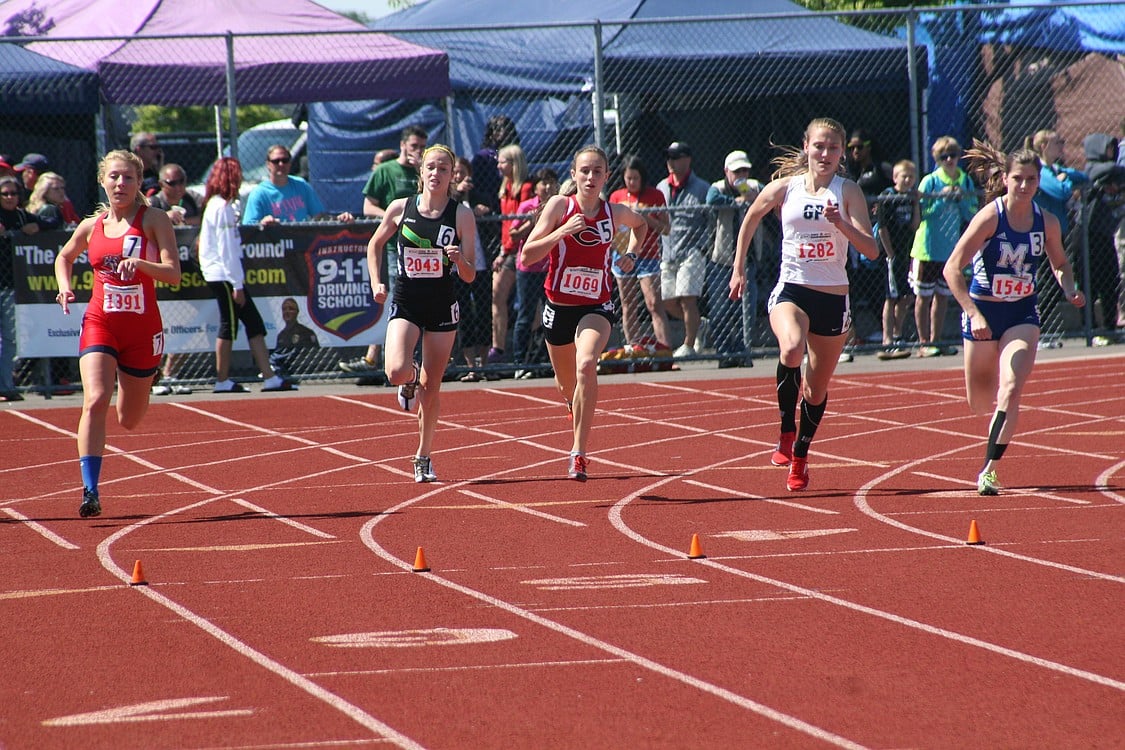 Alexa Efraimson in the 800-meter state championship race.