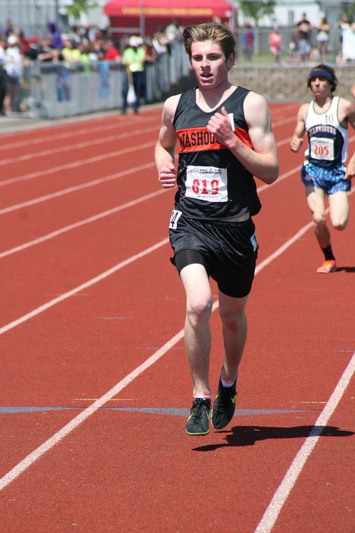 Sean Eustis finishes 13th in the 1,600.