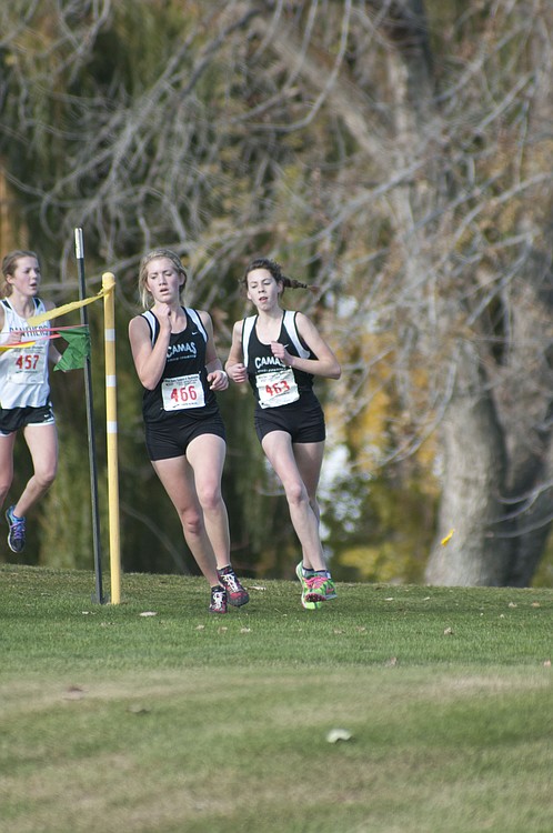 Lindsay Wourms and Alissa Pudlitzke make the turn.