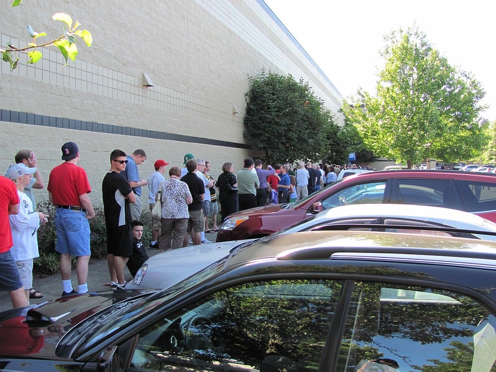 A line wraps around the Mountain View Ice Arena in Vancouver Wednesday, to see the Stanley Cup.