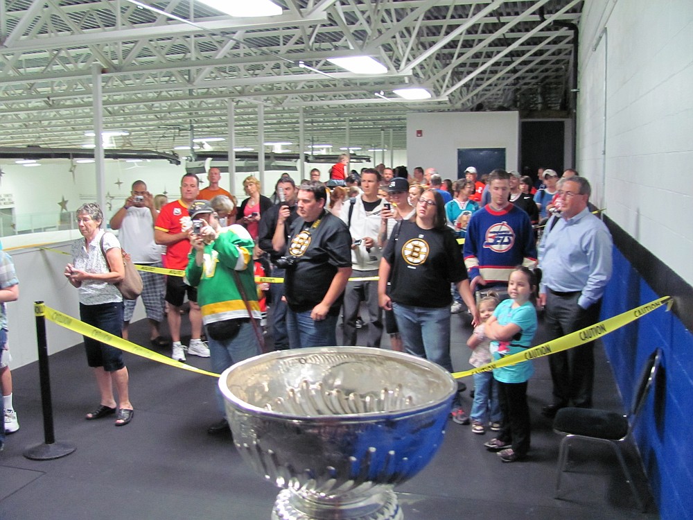 The line waiting to see the Stanley Cup.