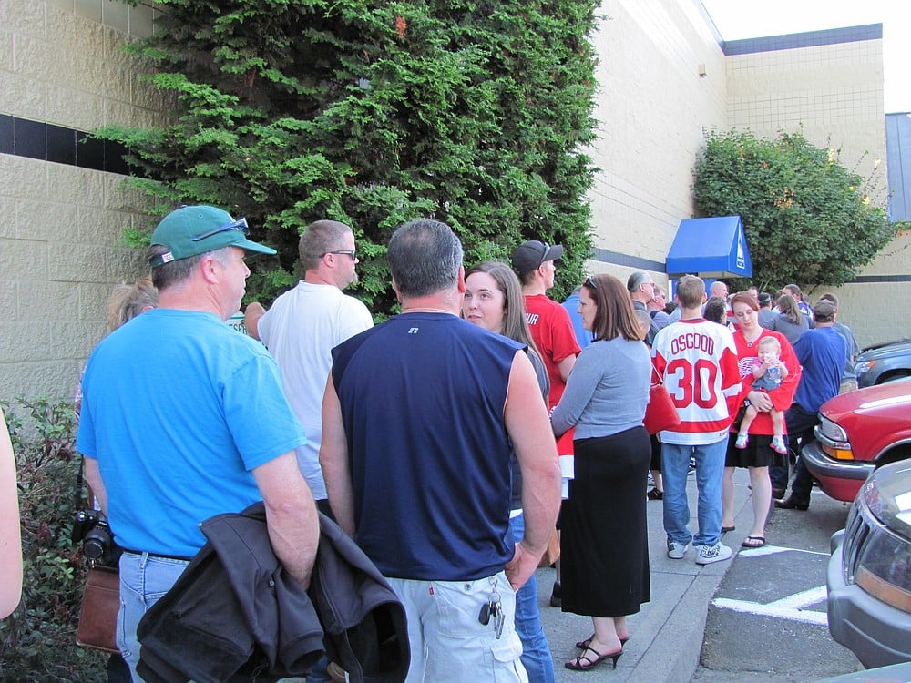 A line wraps around the Mountain View Ice Arena in Vancouver Wednesday, to see the Stanley Cup.