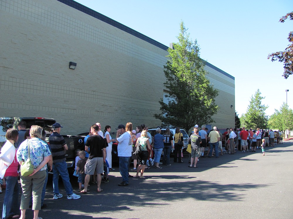 A line wraps around the Mountain View Ice Arena in Vancouver Wednesday, to see the Stanley Cup.