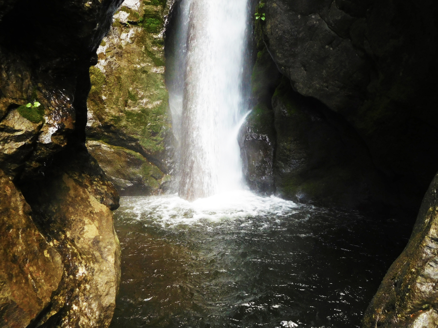 At Pool of the Winds, Hardy Creek is channeled into a funnel-like chamber in the cliff face. It is approximately 1.25 miles from the Hamilton Mountain trailhead, and climbs 700 feet.