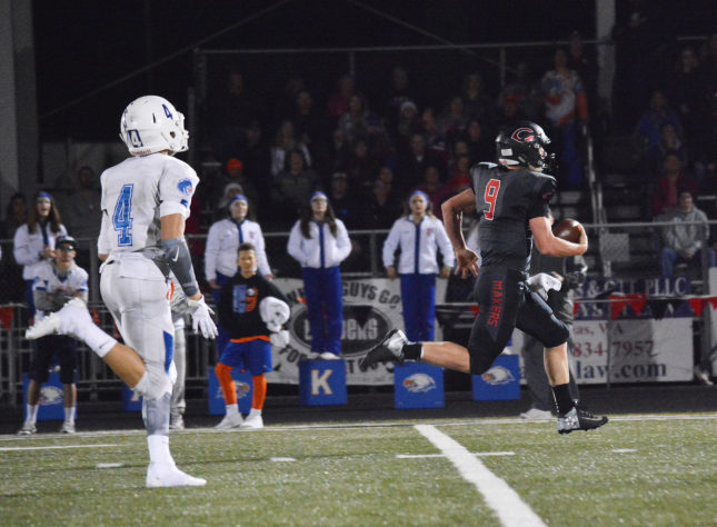 Camas quarterback Jack Colletto runs for a 64-yard touchdown to give the Papermakers a 34-6 lead at halftime.