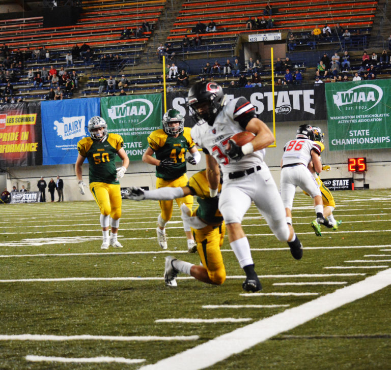 Will Schultz gets away from the Richland defenders and scores 38-yard touchdown touchdown to give Camas a 17-14 lead in the third quarter of the state championship game at the Tacoma Dome Saturday.