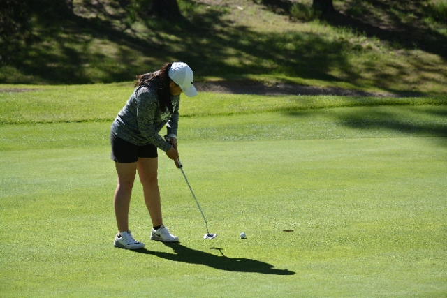 Kallie Sakamoto makes her birdie putt on the second hole at Indian Canyon. 