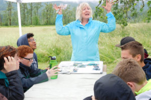 Michelle Fox of Treesong Nature Awareness & Retreat Center discusses the differences between native and invasive plants. She was one of several guest speakers at outdoor school, which also included historian Roger Wendlick, wildlife biologist Bill Weiler and longtime Friends of the Columbia Gorge member Marianne Nelson.