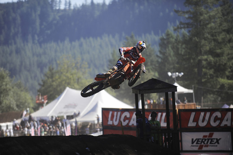 Marvin Musquin turned in a masterpiece by winning both motos in Washougal. The Red Bull KTM 450 class rider from La Reole, France, refused to give up his advantage to series leader Eli Tomac.