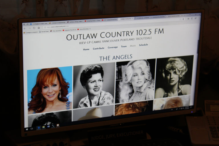 Outlaw Country 102.5 FM plays classic country music, including Patsy Cline and Dolly Parton.