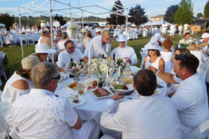 (Dawn Feldhaus/Post-Record)
Judy Musa (center), business development officer with the Fort Vancouver Regional Library Foundation, visits with attendees of the Dinner in White on the Columbia, Saturday, Sept. 8. Diners were encouraged to wear white clothing and decorate their tables in that same color tone, following in the tradition of the “Diner en Blanc” that started in Paris 30 years ago.