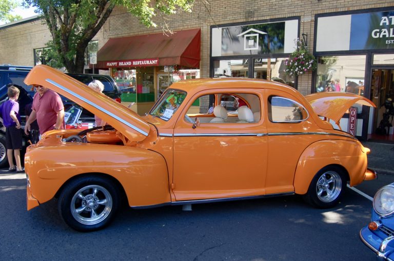 (Photo courtesy of the Downtown Camas Association)
Visitors check out one of the many classic cars entered in the 2018 Camas Car Show. This year’s show will fill the streets of downtown Camas from 3 to 8 p.m., Saturday, June 29.