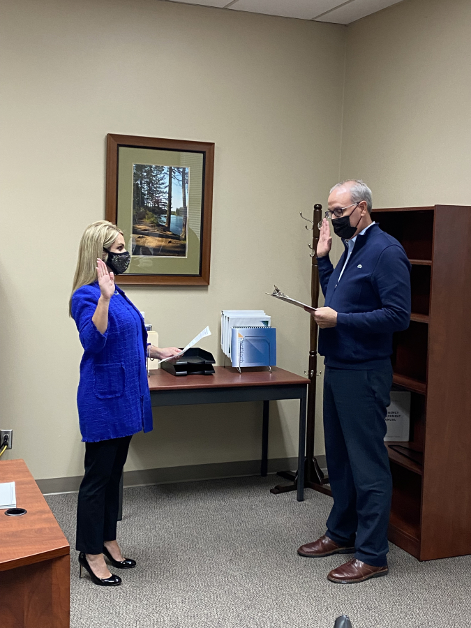 Camas City Attorney Shawn MacPherson (right) administers the oath of office to new Camas City Councilwoman Leslie Lewellan on Tuesday, Nov.