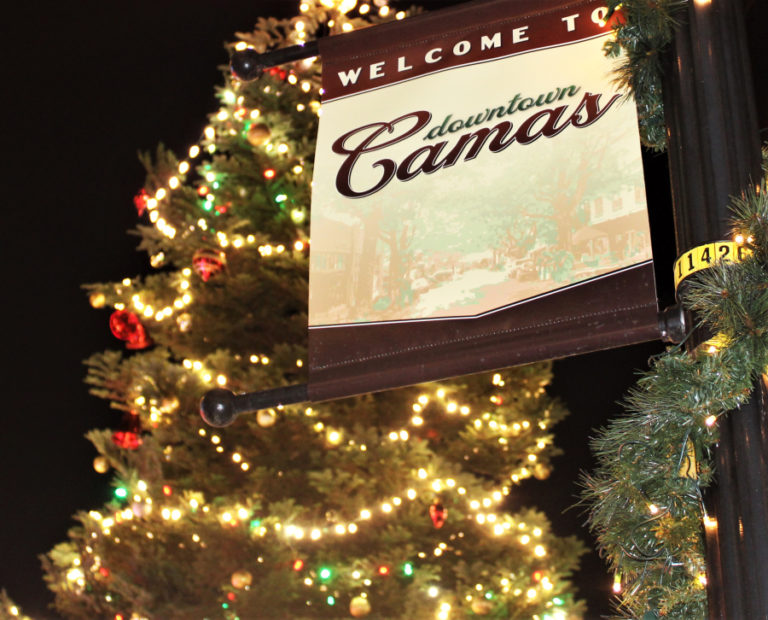 A lighted holiday tree and “Welcome to Downtown Camas” signs greet visitors to the city of Camas’ 2021 Hometown Holidays event on Friday, Dec. 3, 2021. (Kelly Moyer/Post-Record)