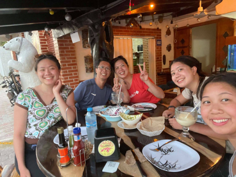 Jean Lin, 17, (second from right) enjoys dinner in Cancun in 2021 with her family, including (from left to right): her older sister, Ashley; dad, Roger; mom, Doris; and younger sister, Joanne (far right).