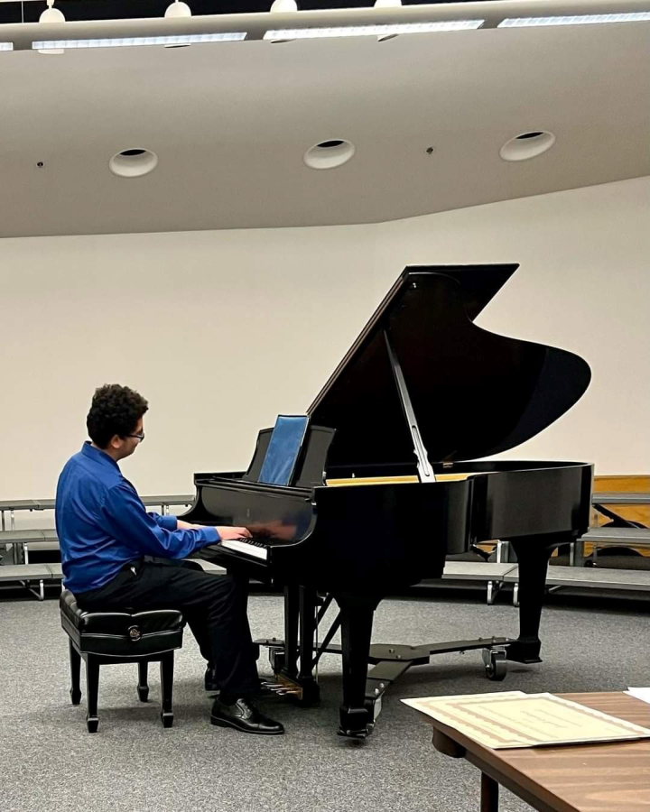 Jacob Crabtree performs at Clark College in October 2022.