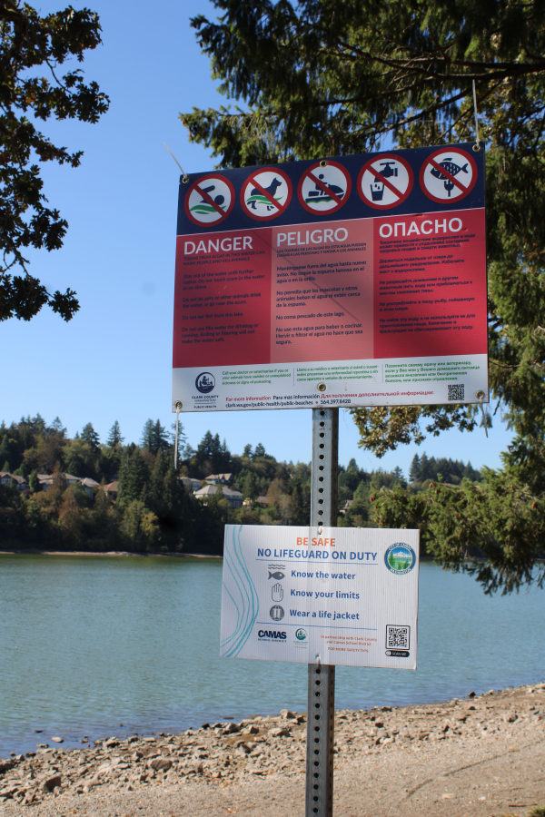 A sign warns visitors to Lacamas Lake that the lake is experiencing a toxic algal bloom, Sept. 23, 2022. (Kelly Moyer/Post-Record files)