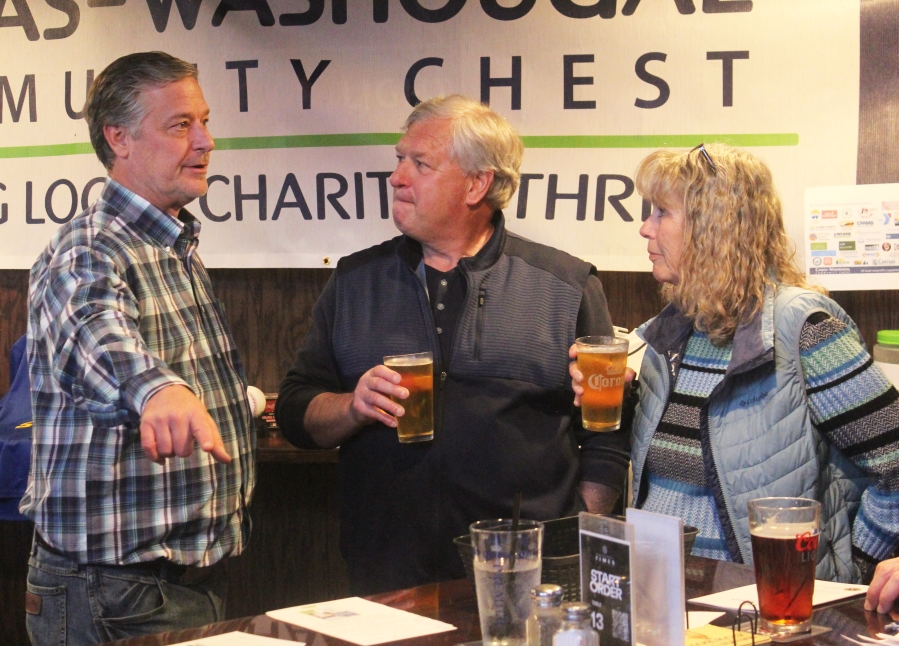 Doug Flanagan/Post-Record 
 Jamie Moyer (left), a Washougal resident and former Seattle Mariners pitcher, talks to attendees during the Camas-Washougal Community Chest's "Pitching In for a Cause" fundraising event, held March 25 at the Washougal Times.