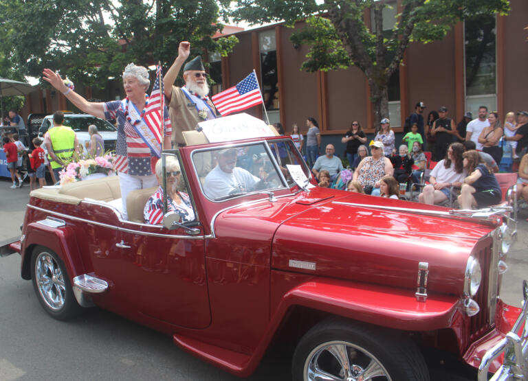 Camas Days King and Queen Dennis and Kooky Hellan wave during the festival's grand parade on Saturday, July 27, 2024. (Doug Flanagan/Post-Record)
