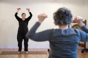 Jacquie Hill of LiveWell Camas shares encouragement with participants while leading a fitness class in downtown Camas on Friday morning, Jan. 10, 2025. (Amanda Cowan/The Columbian)